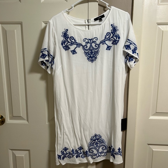 Lulu’s Tale to Tell Blue and Ivory Embroidered Shift Dress.  New with Tags - Picture 2 of 4